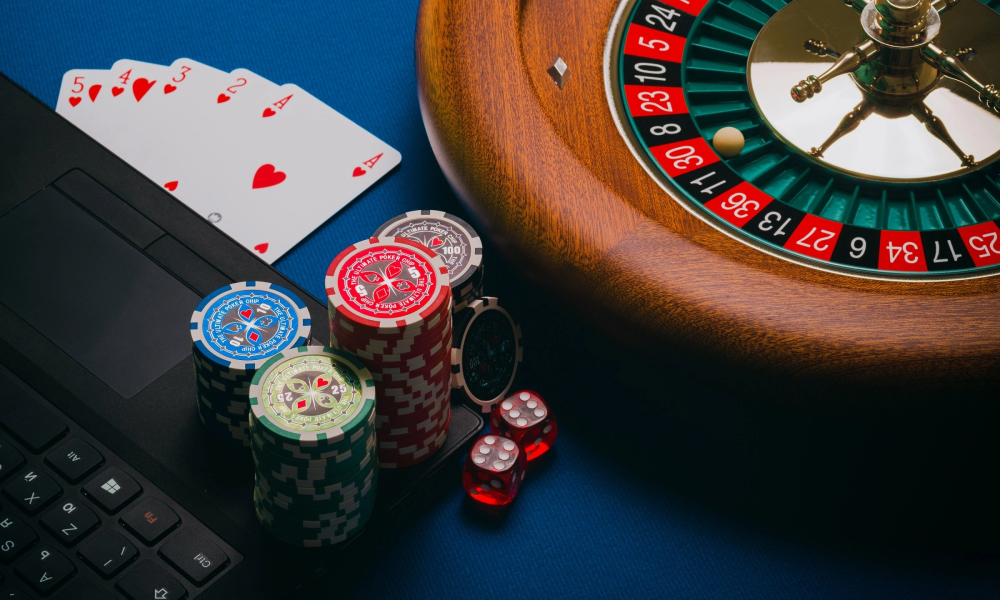 What Makes Online Casinos So Famous?